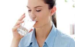Có phải ai cũng cần uống khoảng 2 lít nước mỗi ngày?