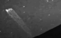 Bắt gặp vật thể lạ phi thẳng từ miệng núi lửa rồi bay lên , hội mê UFO lại được dịp "gáy"