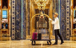 Khách sạn 6 sao lộng lẫy như "cung điện" ở Sài Gòn: Giá 300 triệu/đêm, nội thất vương giả mạ vàng tinh xảo, nền nhà bằng đá khổng tước quý hiếm