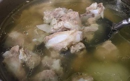 Trẻ dưới 3 tuổi nên ăn nước xương hầm bao nhiêu là đủ?