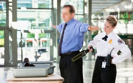 Phát hiện hành vi phạm tội từ vị khách có dáng đi bất thường ở sân bay