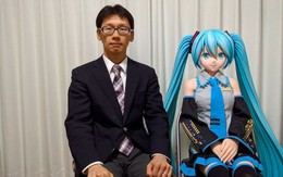 Kết hôn với nhân vật ảo, người đàn ông luôn khẳng định tình yêu là thật