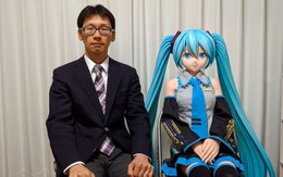 Kết hôn với nhân vật ảo, người đàn ông luôn khẳng định tình yêu là thật