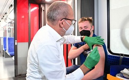 Người đàn ông 61 tuổi tiêm 87 mũi vaccine ngừa COVID-19