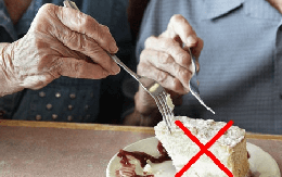 8 lý do thuyết phục bạn cắt giảm lượng đường sau tuổi 50