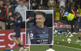 Grealish bị fan Leeds ném giấy tới tấp và có phản ứng đầy hài hước