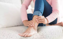 Đừng bỏ qua những dấu hiệu khó chịu này ở chân, có thể là cảnh báo cholesterol cao