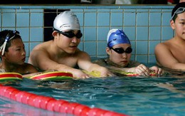 Phong toả vì dịch, trường đại học Trung Quốc cho sinh viên thi bơi online
