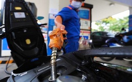 Lùi ngày điều chỉnh giá xăng