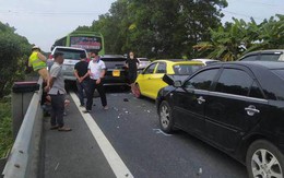 Đường về Hà Nội ùn tắc 4km do tai nạn liên hoàn 5 ô tô trên cao tốc Pháp Vân - Cầu Giẽ
