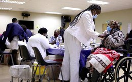 Covid-19 lại có diễn biến lạ ở Nam Phi