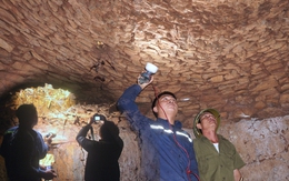 Nghệ An: Căn hầm bí ẩn ghép bằng những viên đá suối và đất sét giữa khu rừng già
