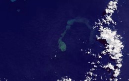 Những bức ảnh vệ tinh ngoạn mục về vụ phun trào núi lửa dưới đáy biển