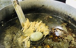 Món bún nổi tiếng với nước dùng đen sệt, "bốc mùi" thum thủm ở Gia Lai