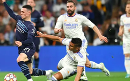 Fan giận dữ vì Casemiro thoát thẻ đỏ sau hàng loạt pha phạm lỗi