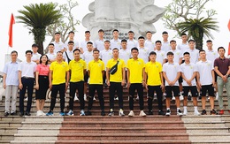 CLB Hoà Bình dâng hương báo công tại tượng đài Bác Hồ và hoạt động thiện nguyện sau giải Hạng Nhì Quốc gia 2022