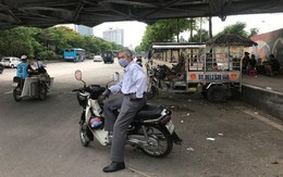 Giá xăng lập đỉnh mới, lái xe ôm, taxi, người bán hàng rong... 'khóc ròng'