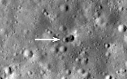 NASA chụp được Mặt Trăng "thủng lỗ": Nghi do tên lửa Trung Quốc