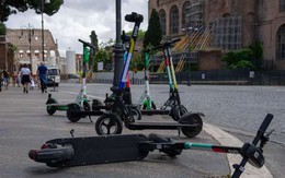 Xe trượt điện: Giải pháp giao thông ẩn chứa đầy rủi ro ở Italy