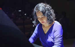 Nghệ sĩ Eun Young Joo ngồi ghế nóng cuộc thi Piano tại TP.HCM