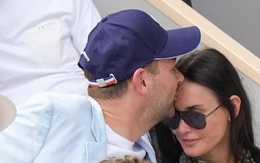 Minh tinh Demi Moore 60 tuổi hạnh phúc bên bạn trai kém 13 tuổi