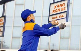 Giá xăng lần đầu giảm sau gần 3 tháng
