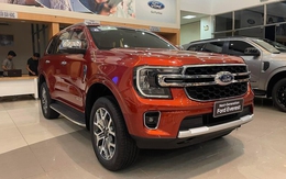 Ford Everest 2022 ồ ạt về đại lý, khách hàng muốn nhận xe sớm phải chấp nhận 'bia kèm lạc' cả trăm triệu đồng