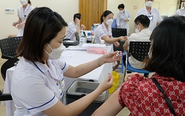 Sáng 12/7: Nhiều người 'lười' tiêm vaccine COVID-19 mũi 3 và 4, trong khi biến thể phụ BA.4, BA.5 đã xâm nhập cộng đồng