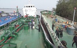 Đường dây buôn lậu 204 triệu lít xăng: Vì sao không xử lý hình sự tội đưa hối lộ?