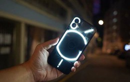 Đánh giá Nothing Phone 1, chiếc điện thoại có mặt lưng phát sáng kỳ lạ nhất thị trường hiện nay