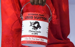 Louis Vuitton bán túi 'thùng sơn' giá 2.800 USD