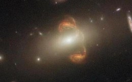 Ảnh độc từ siêu kính viễn vọng: "Gương thiên hà xuyên không"
