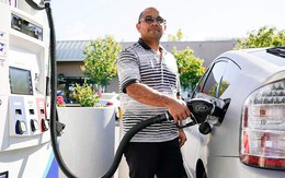 Ông Biden bất ngờ kêu gọi các chủ trạm xăng giảm giá