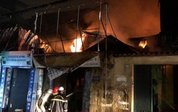 Bốn căn nhà ở Hà Nội bốc cháy lúc rạng sáng