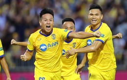 Lucao tiếp đà chói sáng, Hà Nội FC giành lại 1 điểm rời sân Vinh trước SLNA