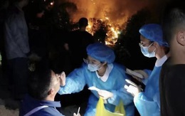 Dân Trung Quốc phải chờ xét nghiệm COVID-19 gần đám cháy rừng