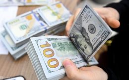 USD ‘chợ đen’ lao dốc, ngân hàng vẫn neo cao