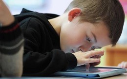 Trẻ em sử dụng mạng xã hội: Cần tăng cường vai trò giám sát, hướng dẫn của gia đình và trường học