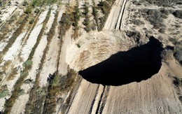 'Hố tử thần' đường kính 25m, sâu 200m bất ngờ xuất hiện ở Chile