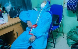Nữ y tá chăm sóc bệnh nhân COVID-19 suốt đêm để vong linh cha yên lòng