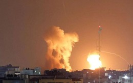 Israel không kích, rốc-két đáp trả lại phóng từ Gaza