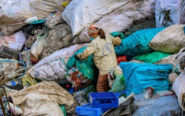 Làng nghề làm hương đen “đổi đời” nhờ tái chế rác ở Hà Nội