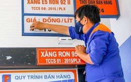 Giá xăng tiếp tục giảm mạnh từ 15h chiều nay, xuống mức thấp nhất từ đầu năm