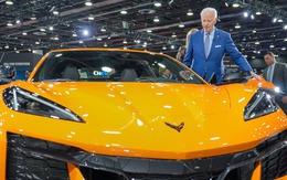 'Người mê xe' Biden đăng bài quảng bá xe điện, nhưng lại dùng ảnh xe xăng