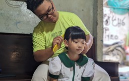 Người cậu 22 tuổi bị xơ phổi nuôi cháu gái mồ côi vì Covid-19