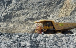 Giá 'vàng trắng' thiết lập kỷ lục mới - các nhà sản xuất ô tô điện như ngồi trên đống lửa