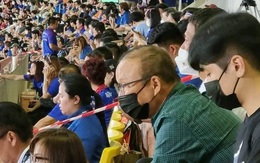 HLV Park Hang-seo tranh thủ ‘xem giò’ Malaysia, CĐV Đông Nam Á hết lời thán phục