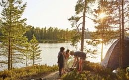 Người Thụy Điển được khuyến khích tận hưởng cuộc sống, vào rừng chơi được tặng tiền