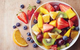 Vì sao cùng cung cấp chất xơ và vitamin nhưng trái cây không thể thay thế rau xanh?