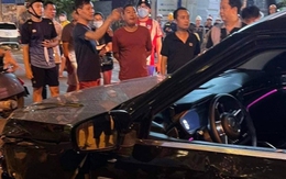 Hà Nội: Ô tô tông liên hoàn, 4 người nhập viện